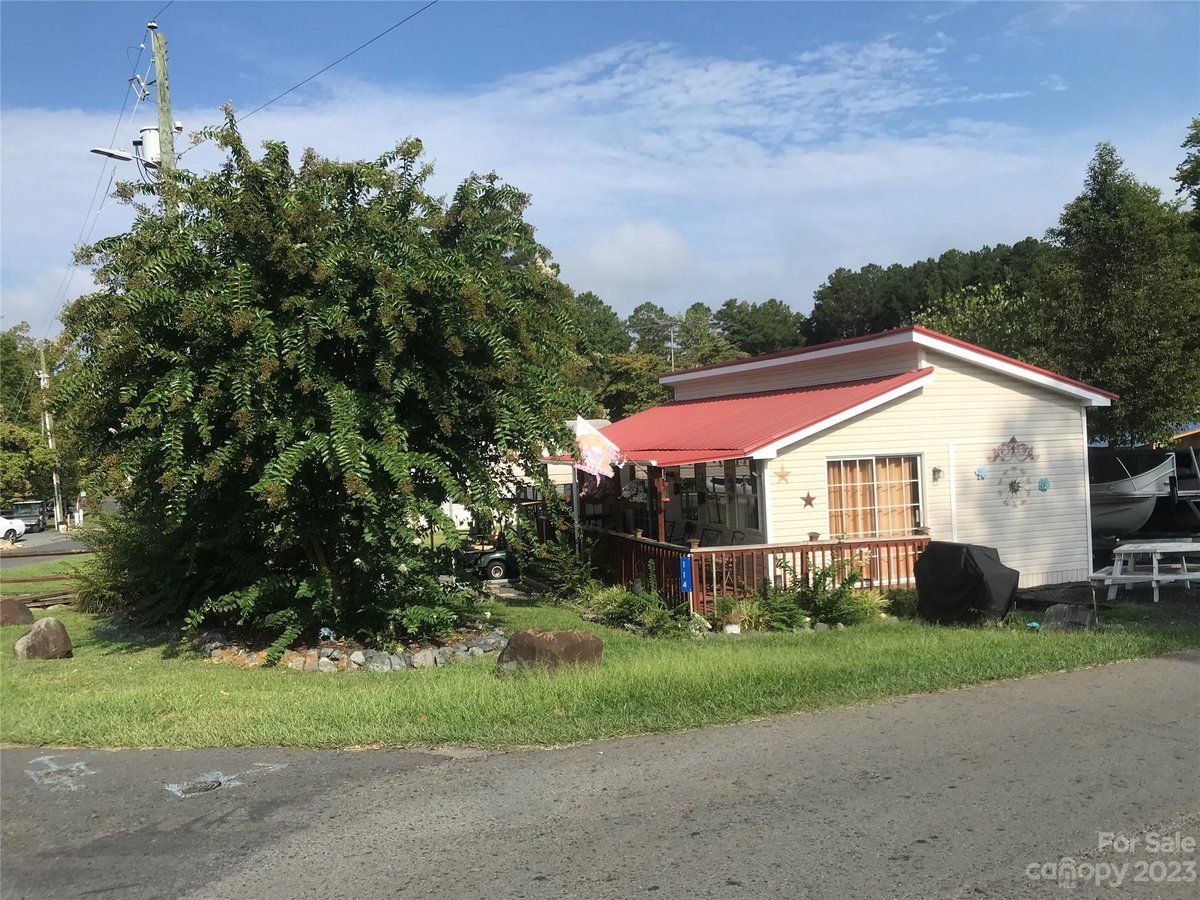 114 SUNSHINE TRAIL, MOUNT GILEAD, NC 27306 Twin Harbor Happy Place