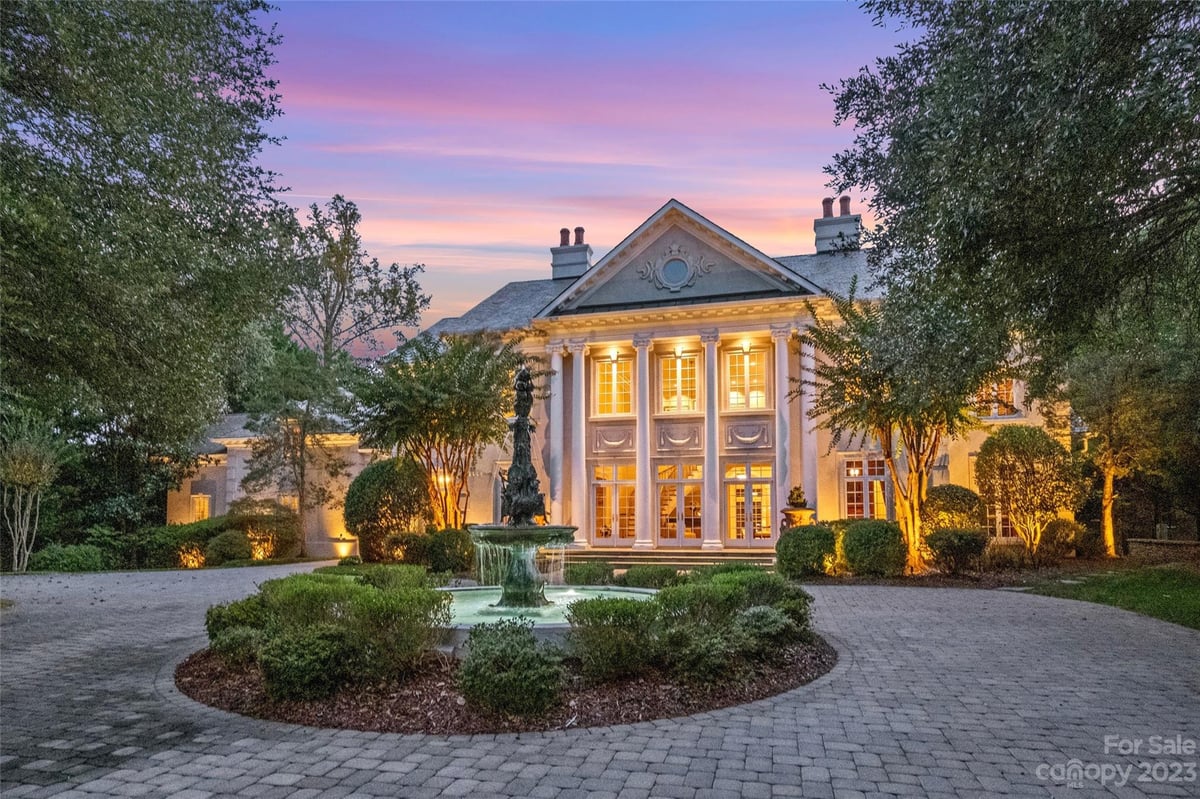 4424 Fox Brook Lane, Charlotte, NC 28211