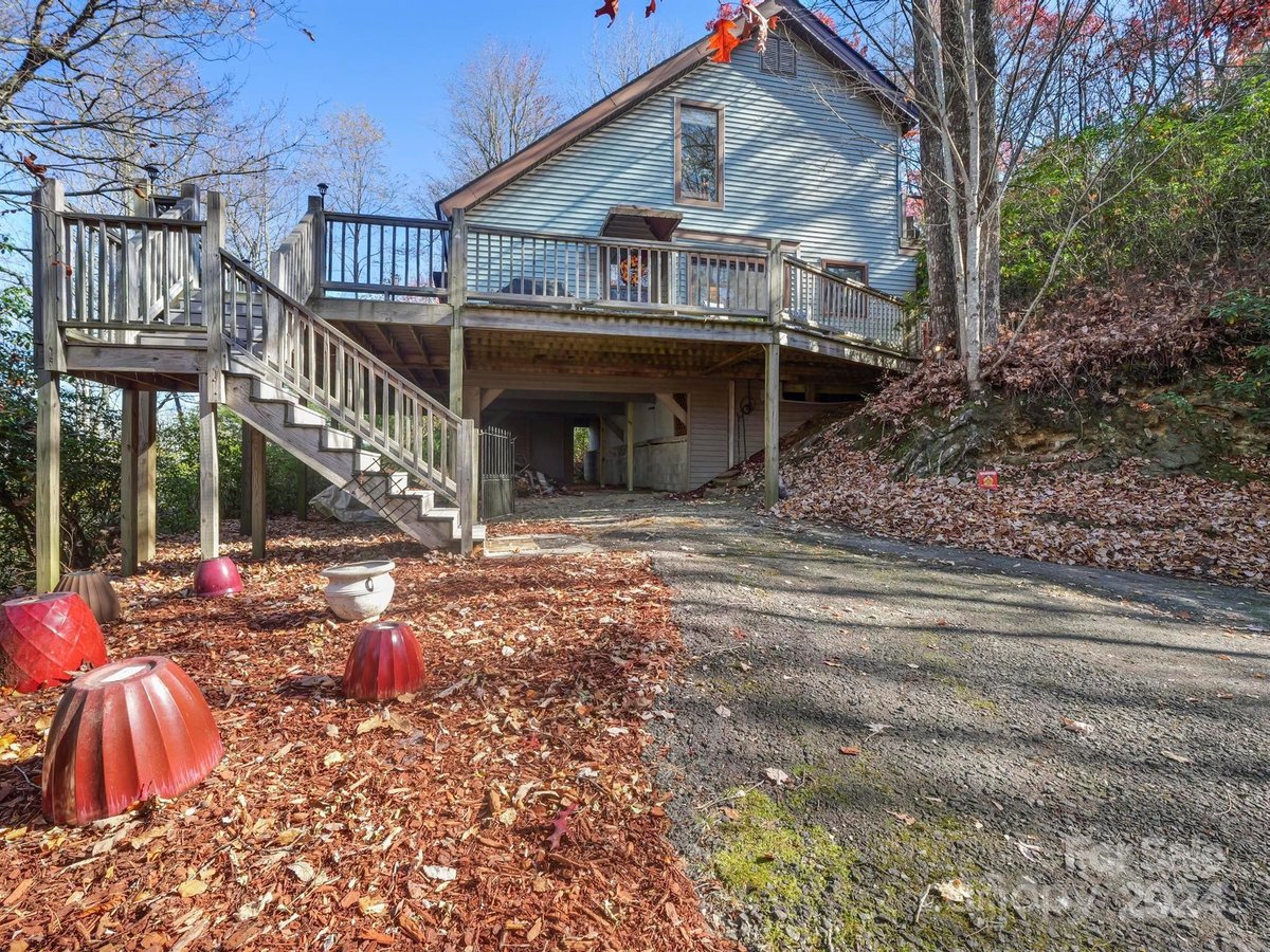 571 TSISQUA CIRCLE, BREVARD, NC 28712 Connestee Falls Realty