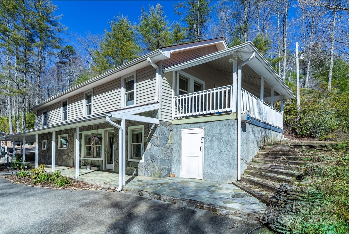 1896 FROZEN CREEK ROAD, BREVARD, NC 28612 Connestee Falls Realty