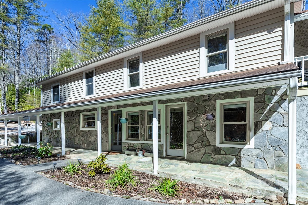 1896 FROZEN CREEK ROAD, BREVARD, NC 28612 Connestee Falls Realty