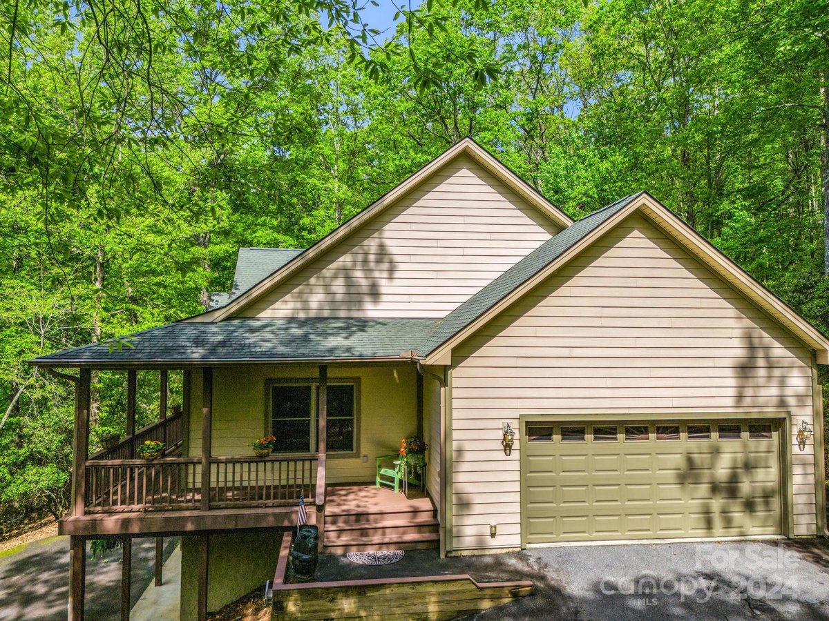 98 CHEESTOONAYA WAY, BREVARD, NC 28712 Connestee Falls Realty