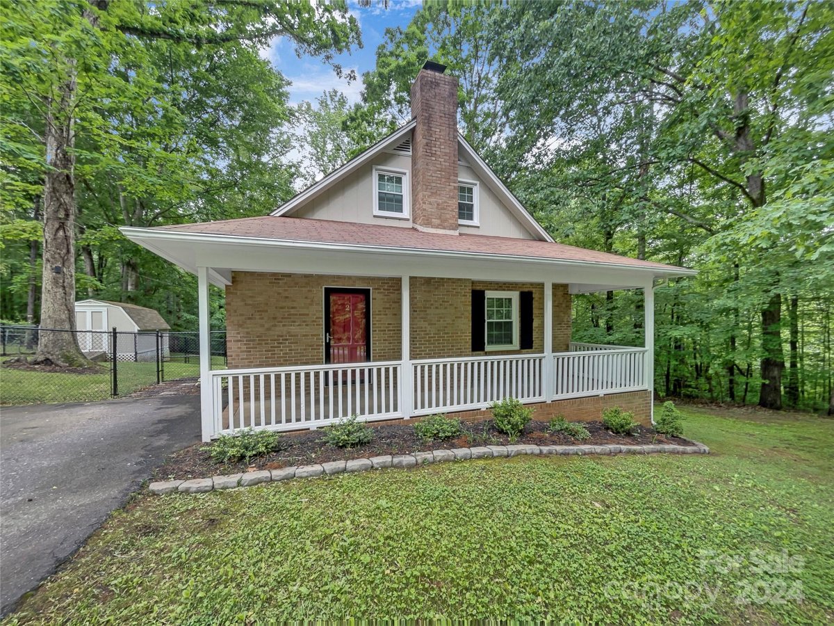 2 HILLSIDE DRIVE, STANLEY, NC 28164 Connestee Falls Realty