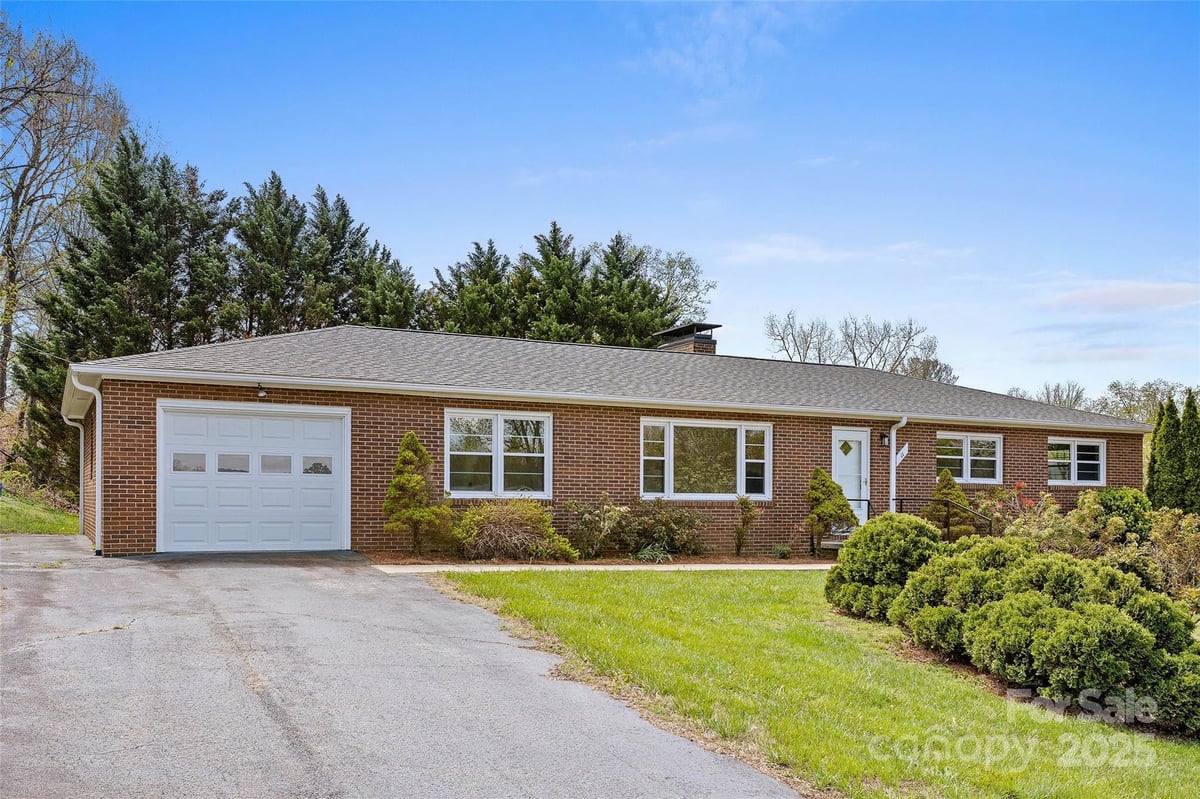 https://ownersonlyre.com/homes-for-sale-sold-details/11-ALLESARN-ROAD-ASHEVILLE-NC-28804/4244213/44/