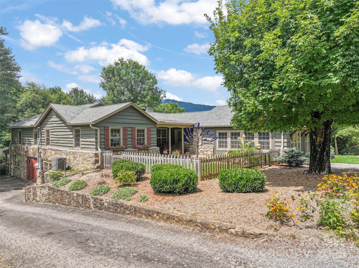 1210 S Main Street, Waynesville, NC 28786