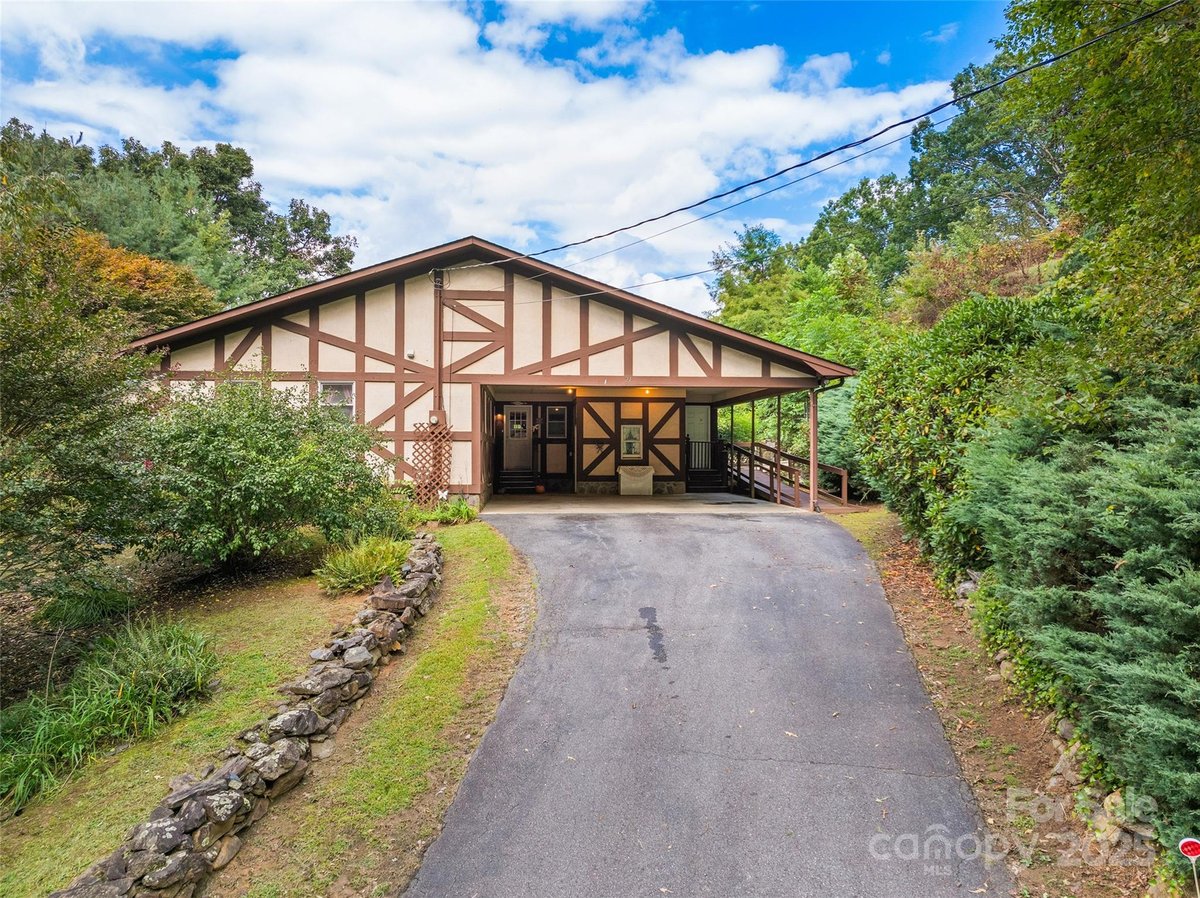 21 Gunter Drive, Waynesville, NC 28785