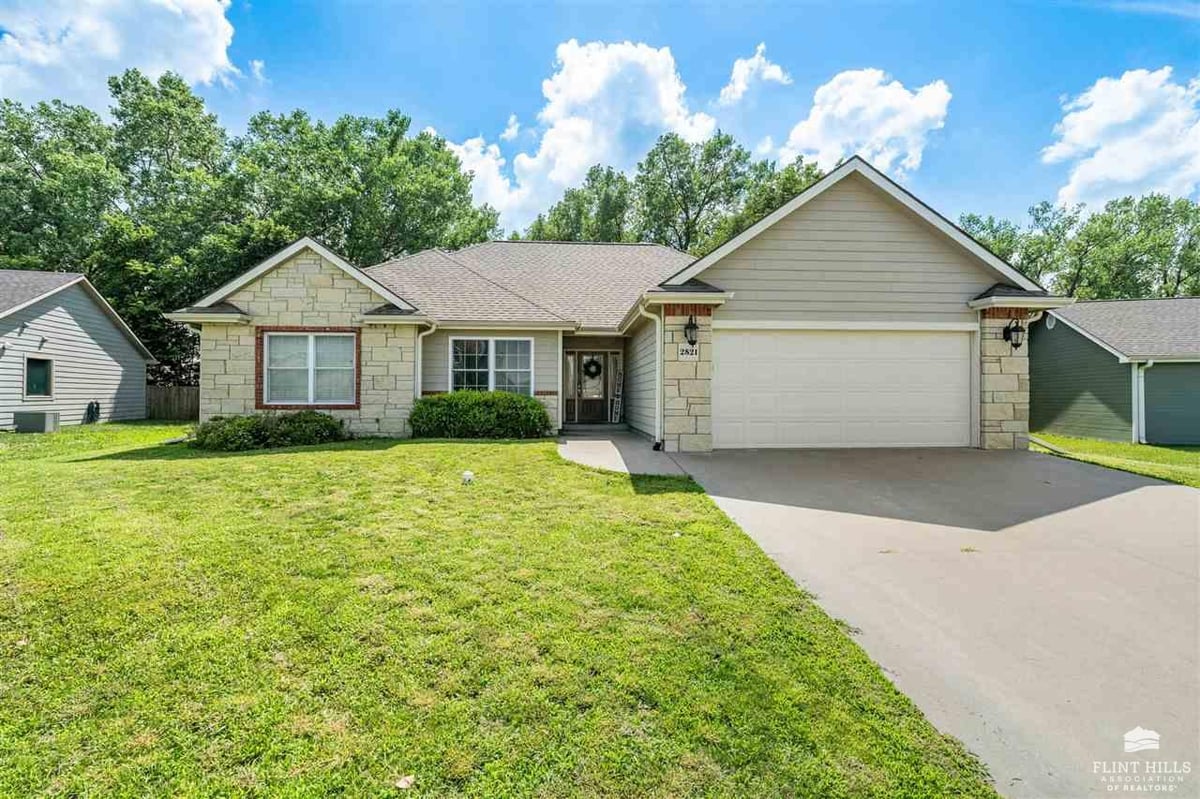 2821 NORTHWING DRIVE, MANHATTAN, KS 66502 Landmark Real Estate