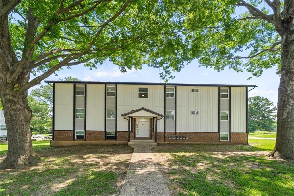 2203 Twin Oaks Drive, Harrisonville, MO 64701 Featured Photo