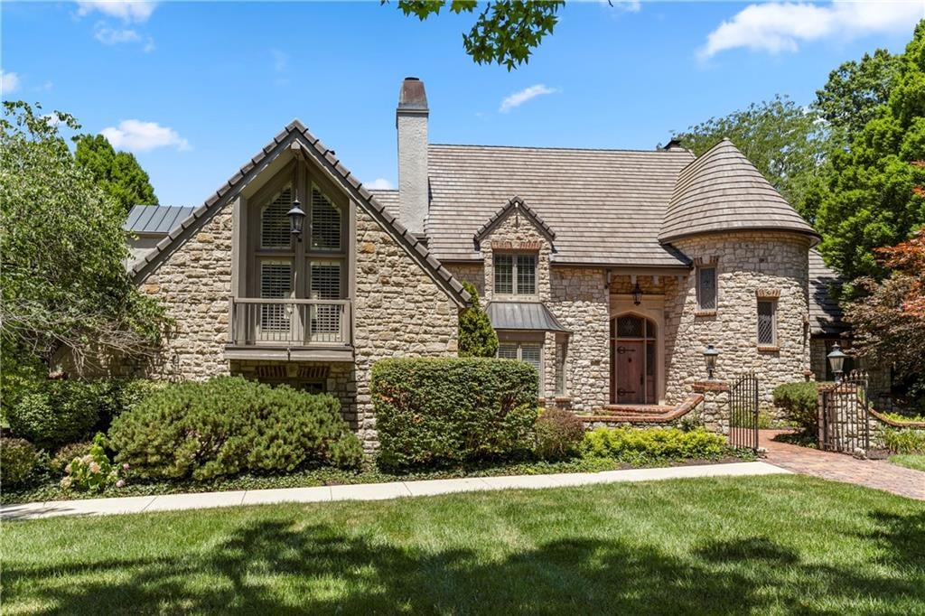 3040 W 118th Terrace, Leawood, KS 66211