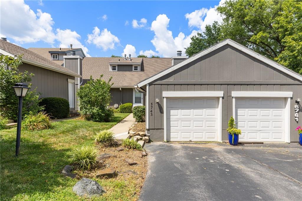 5743 N London Avenue, Kansas City, MO 64151 photo