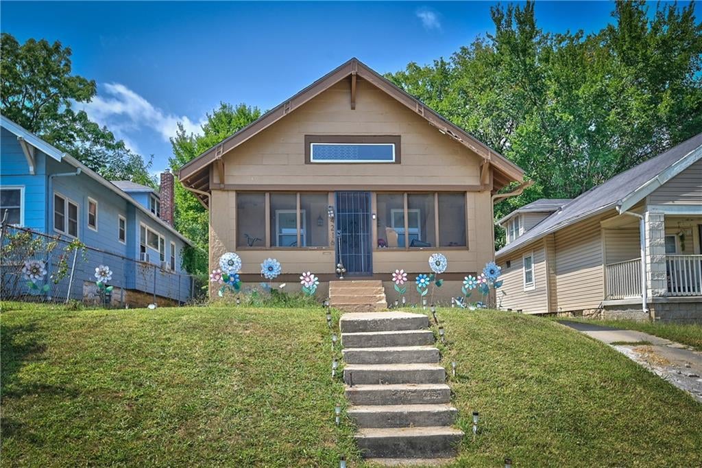 4216 college Avenue, Kansas City, MO 64130