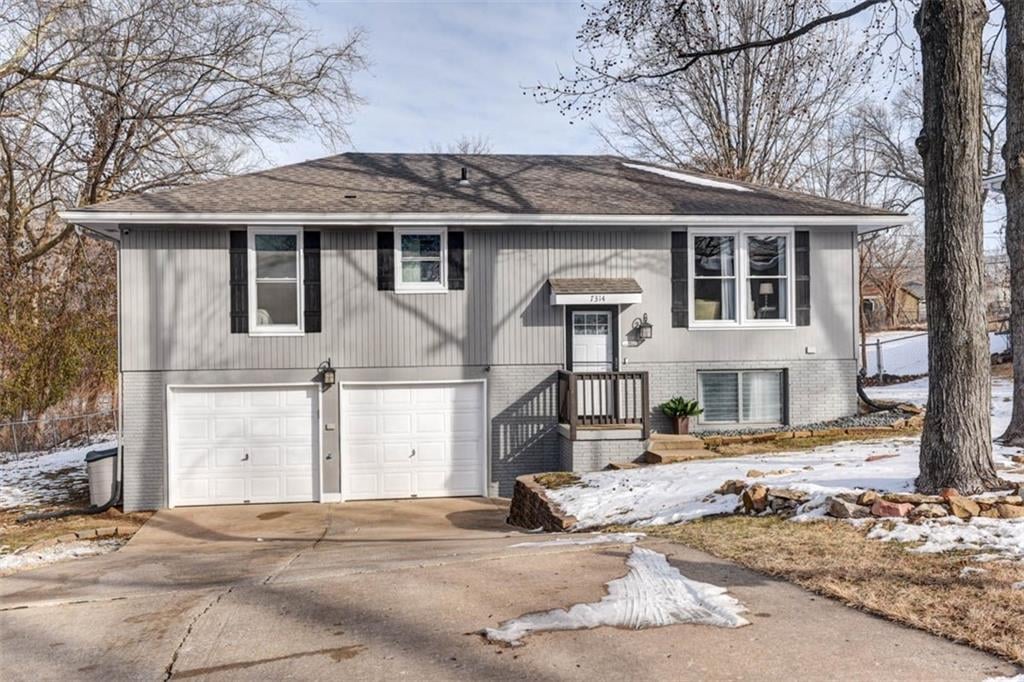7314 NW 73rd Terrace, Kansas City, MO 64152 photo