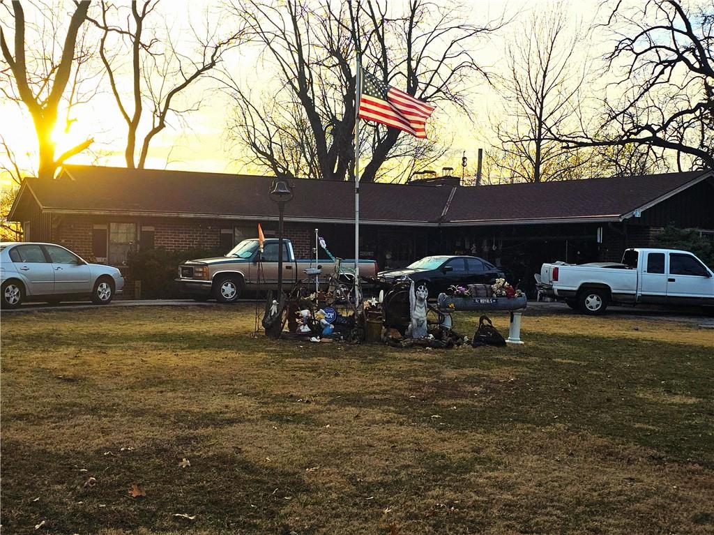 6319 Robin Hood Drive, Shawnee, KS 66203 photo