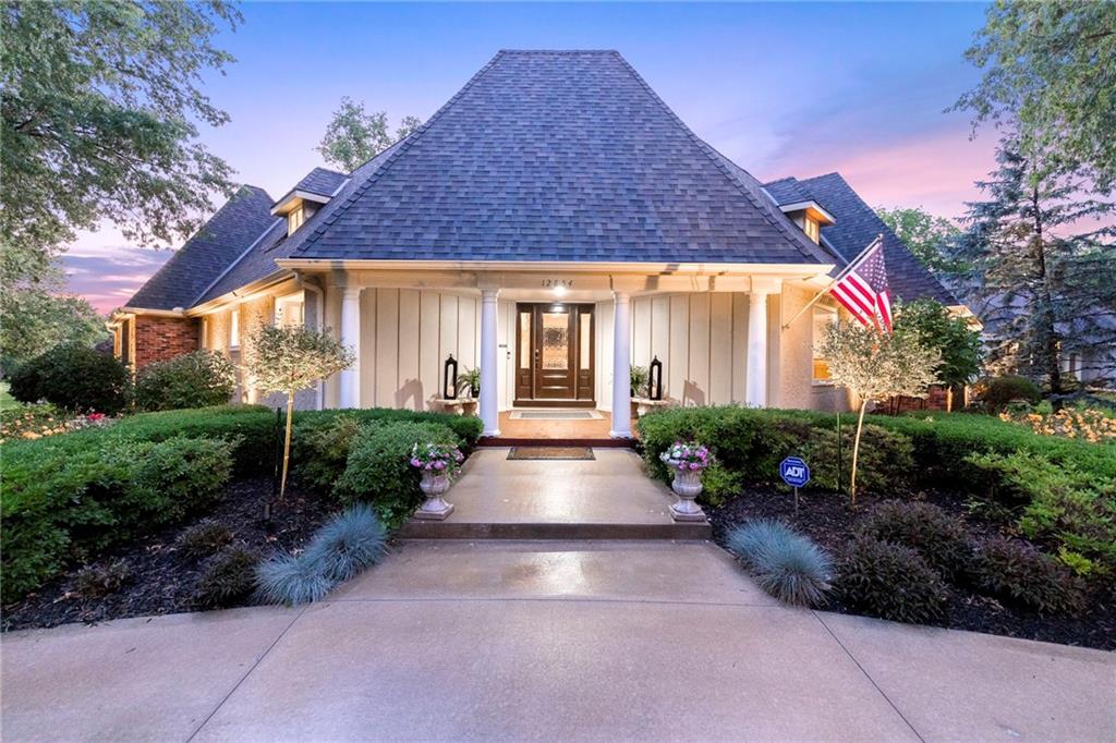 12854 Pembroke Circle, Leawood, KS 66209