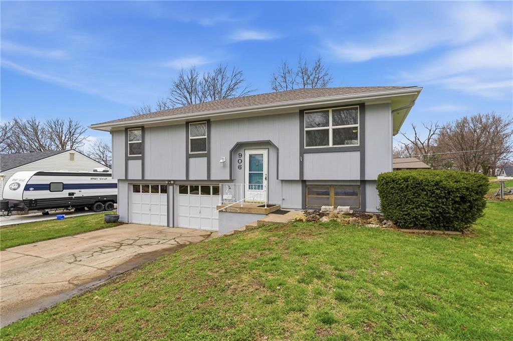 906 NE 67th Place, Kansas City, MO 64118 photo