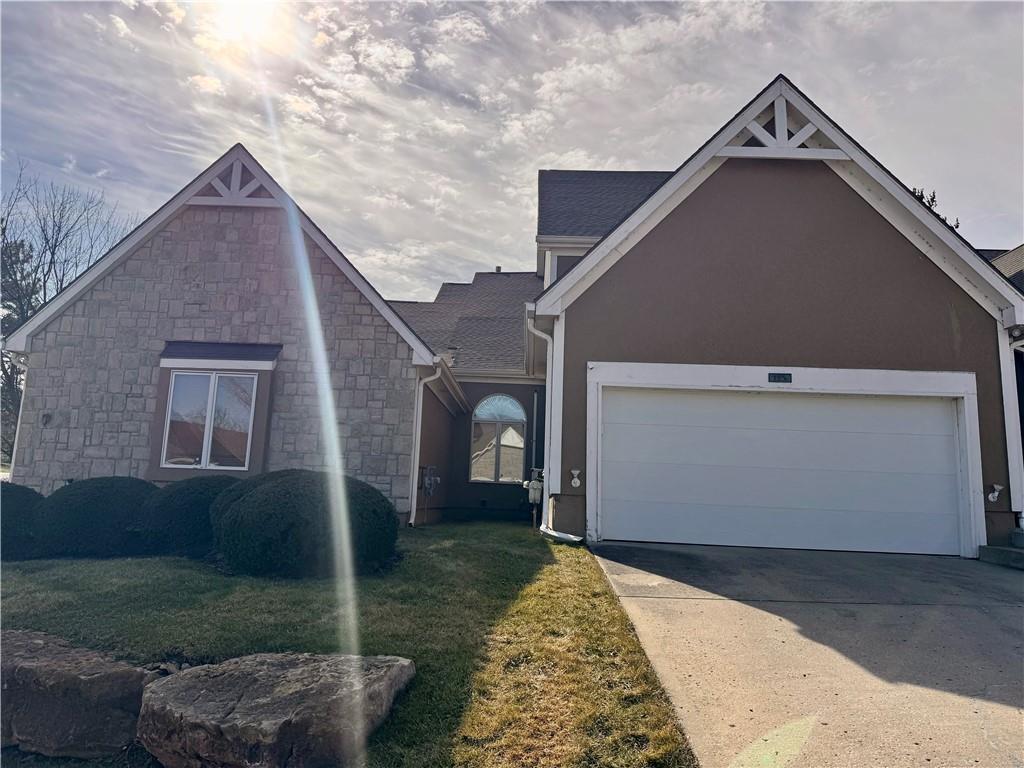 155 Pointe Drive, Gladstone, MO 64116 photo