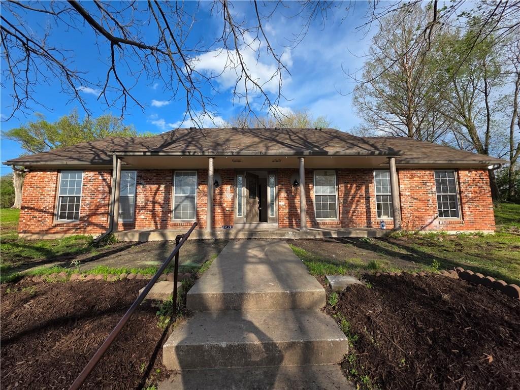 4811 Waukomis Drive, Kansas City, MO 64151 photo