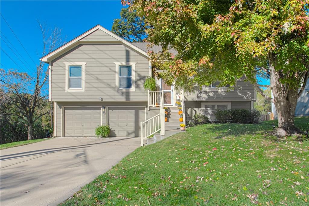 7132 N HIckory Street, Kansas City, MO 64118 photo