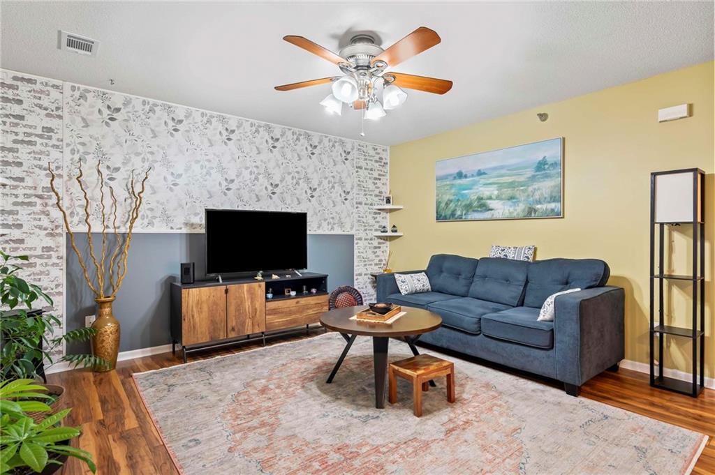 2405 NE 68th Street, Gladstone, MO 64118 photo