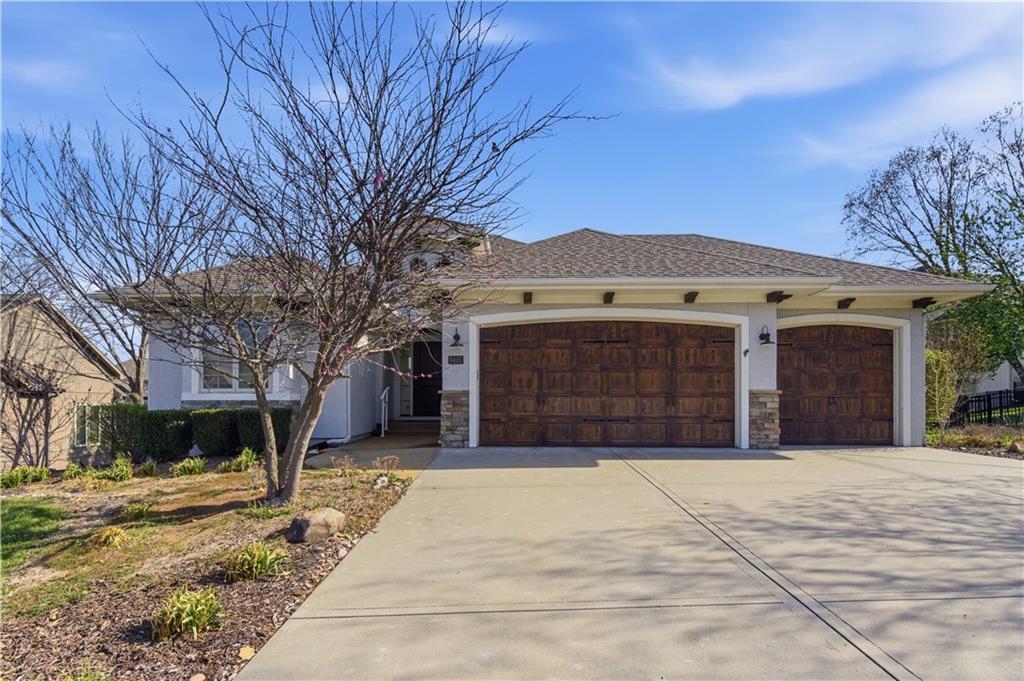 9425 N Spruce Court, Kansas City, MO 64156 photo