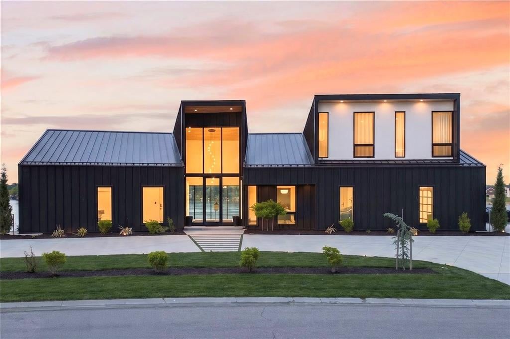 16 Seminole Circle, Lake Winnebago, MO 64034