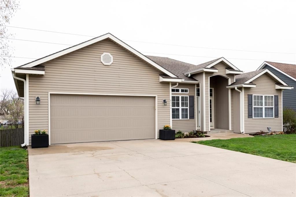 8544 N Ava Avenue, Kansas City, MO 64154 photo