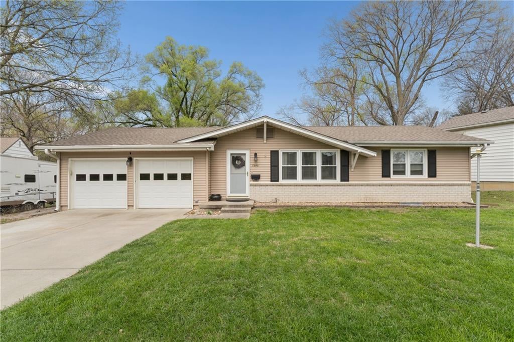 7340 Goddard Drive, Shawnee, KS 66203 photo