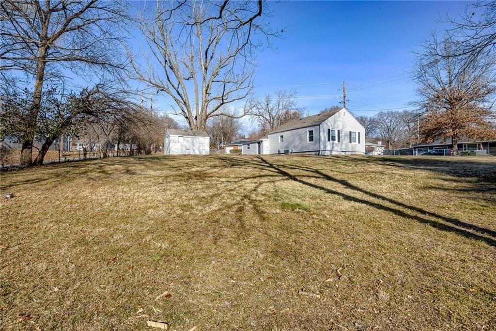 160 N Poe Street, Claycomo, MO 64119 photo