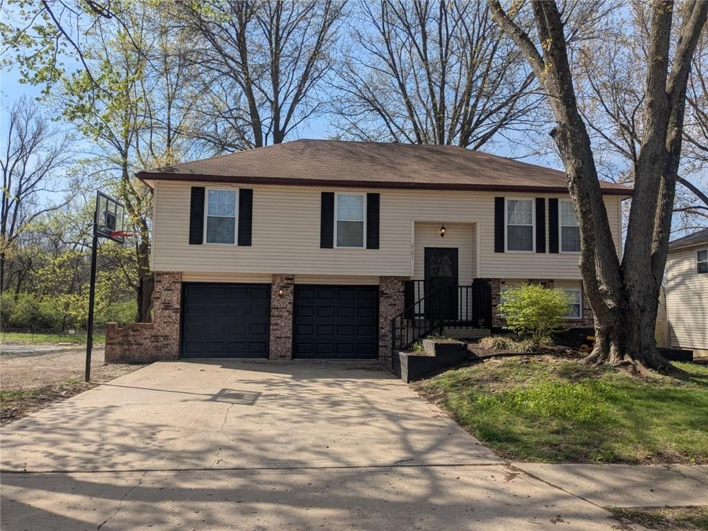 2101 NW 64th Terrace, Kansas City, MO 64151 photo