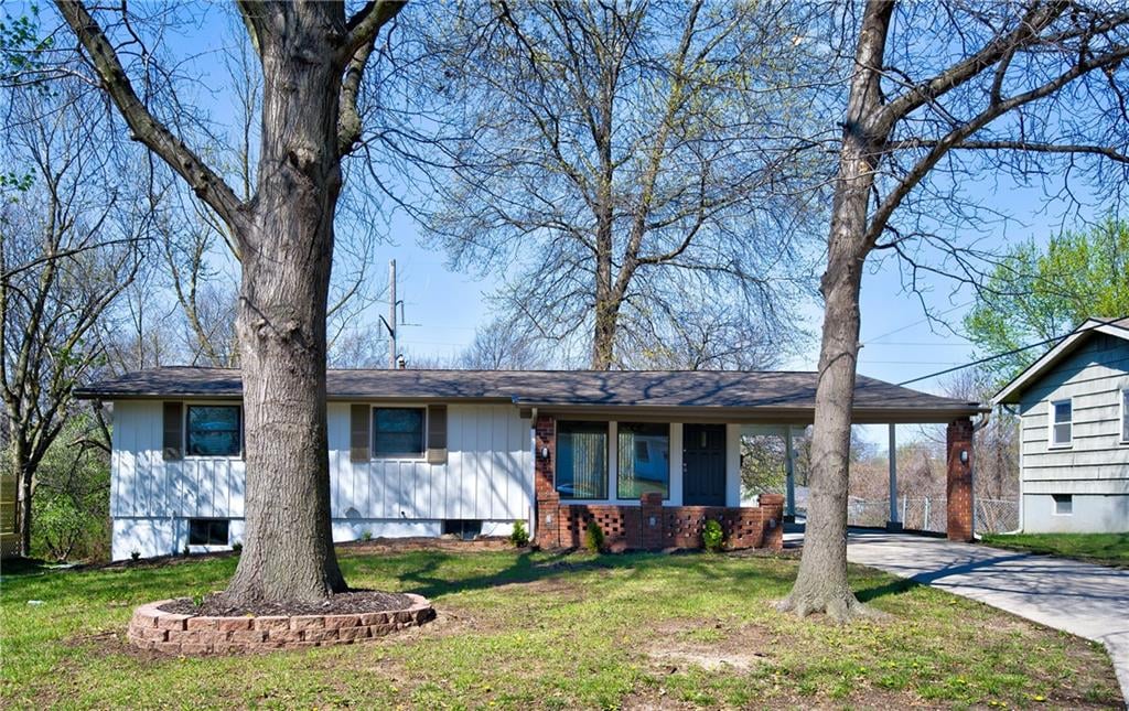 5916 N Michigan Avenue, Kansas City, MO 64118 photo