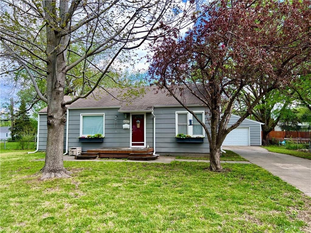 8207 Hemlock Street, Overland Park, KS 66204 photo