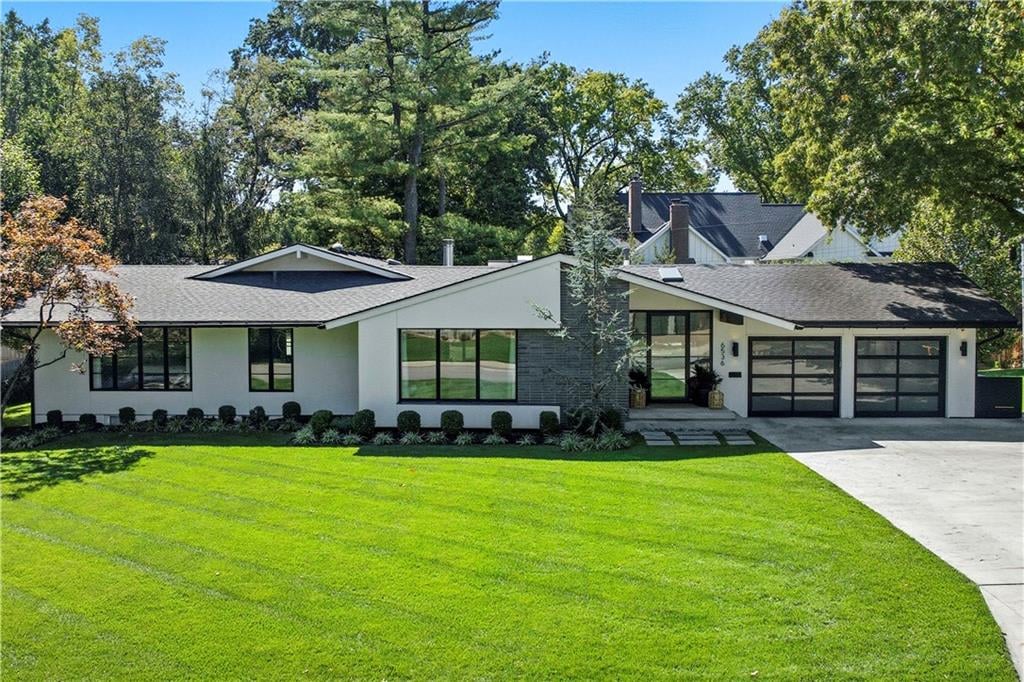 6536 Granada Drive, Prairie Village, KS 66208