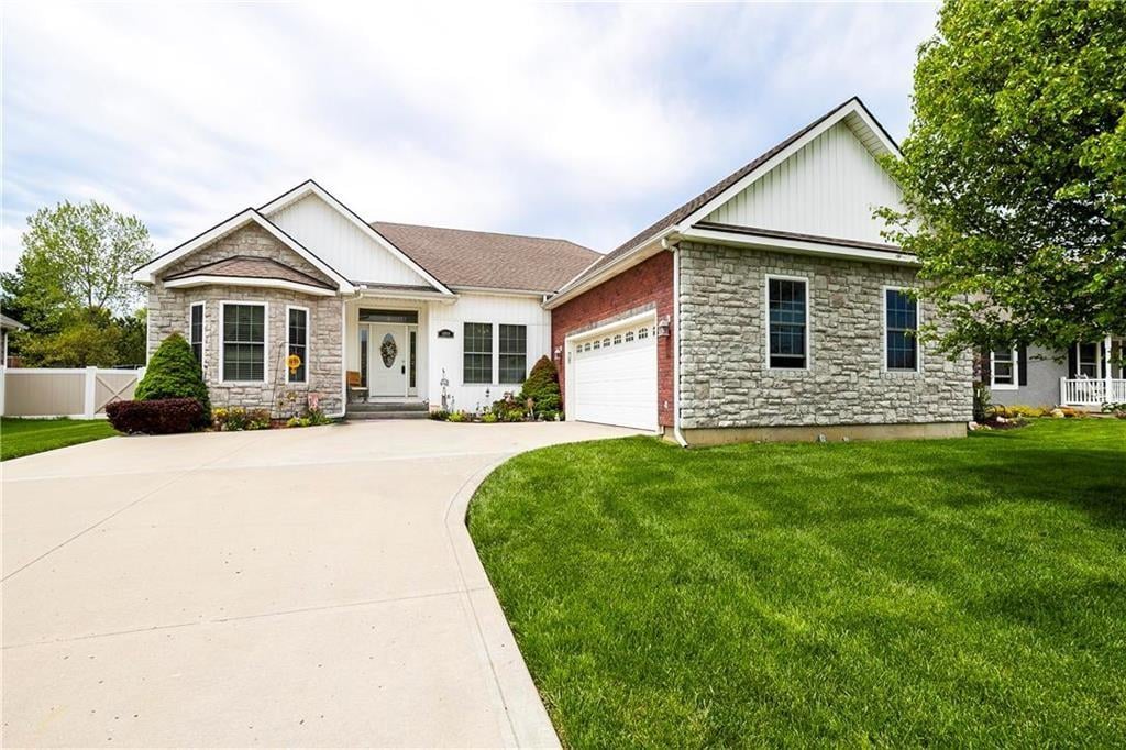 1906 160th Terrace, Basehor, KS 66007 photo