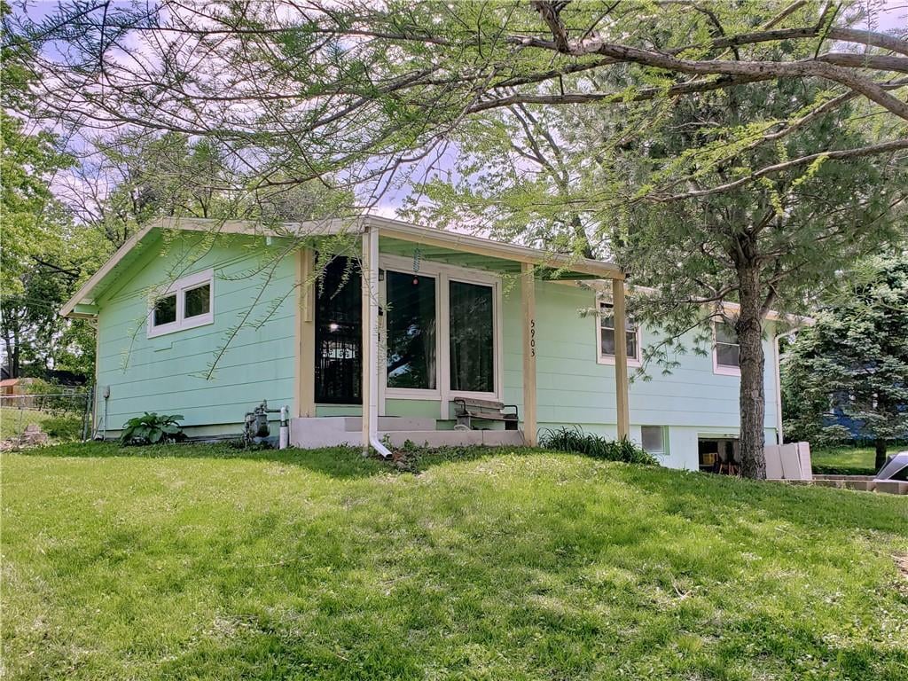 5903 N Garfield Avenue, Gladstone, MO 64118 photo