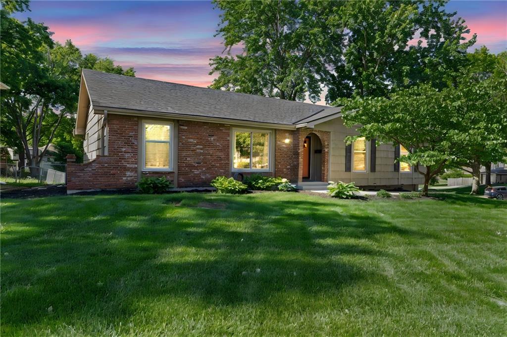 9520 Carter Drive, Overland Park, KS 66212 photo