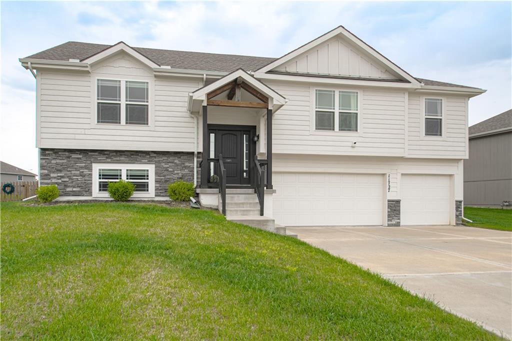 11727 N Laurel Avenue, Kansas City, MO 64157 photo