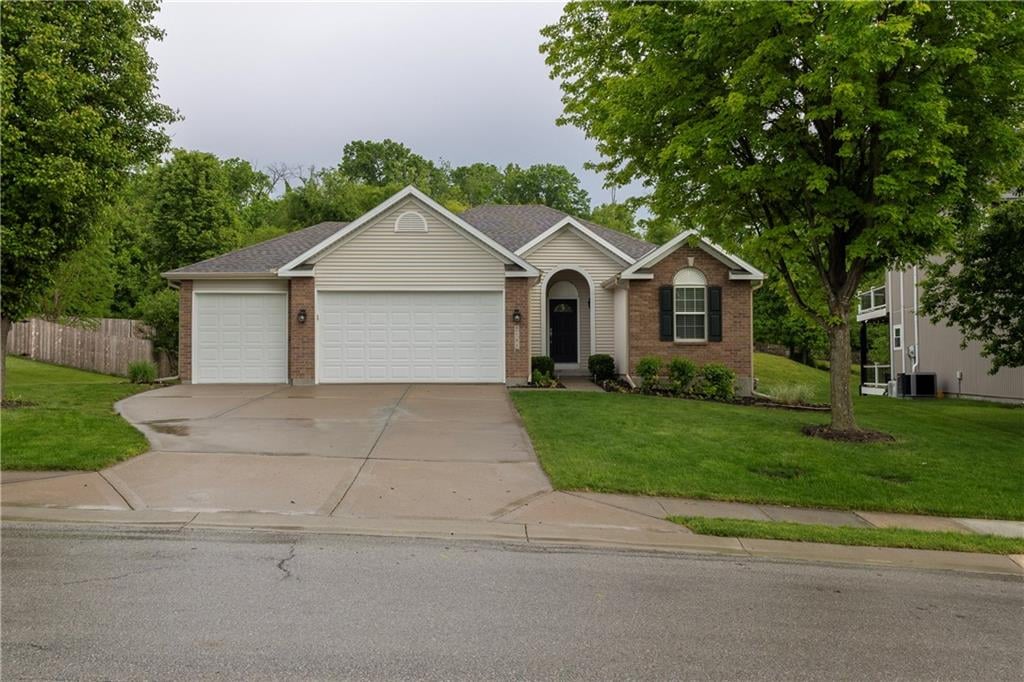 5005 NW Flintridge Drive, Riverside, MO 64150 photo