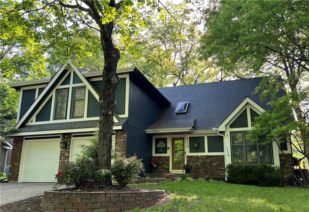 7130 N Woodland Avenue, Gladstone, MO 64118 photo