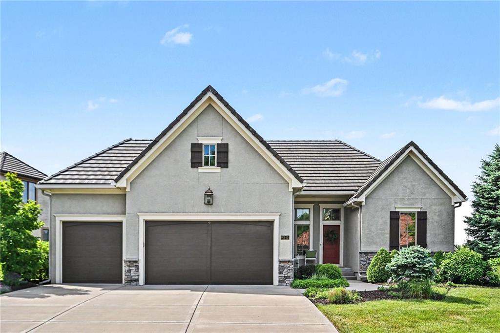 8245 Westlake Drive, Parkville, MO 64152 photo