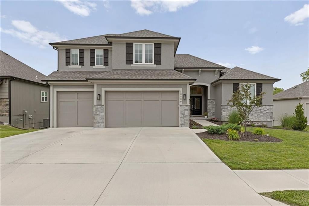 13430 Terrace Park Drive, Parkville, MO 64152 photo