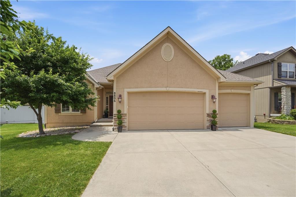 8806 N Norton Avenue, Kansas City, MO 64156 photo
