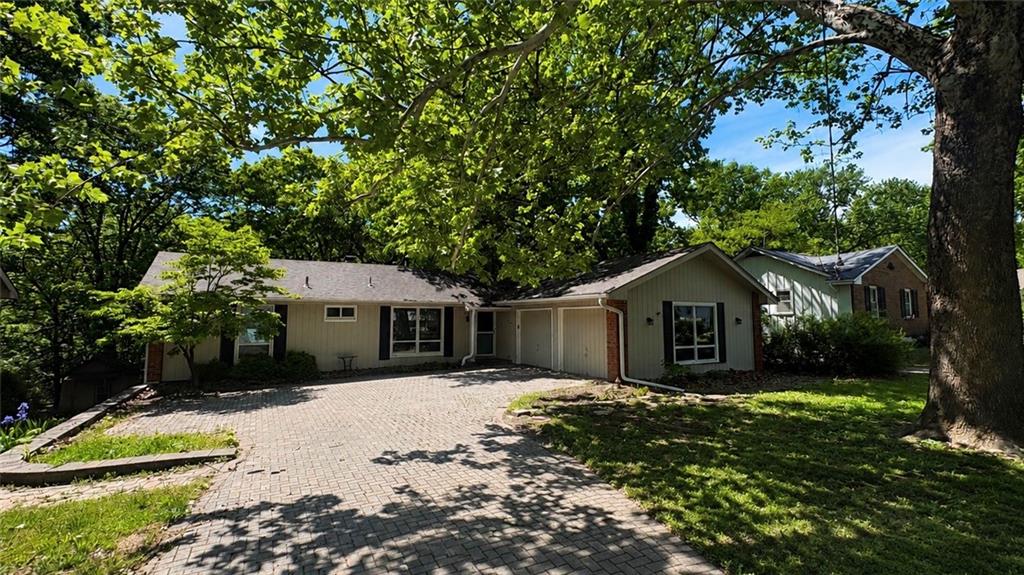 6512 NW Quail Run Drive, Kansas City, MO 64152 photo