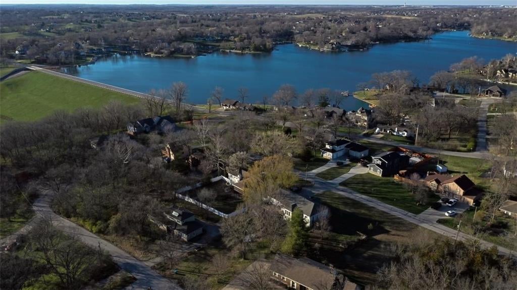 7608 NW Roberts Road, Weatherby Lake, MO 64152 photo