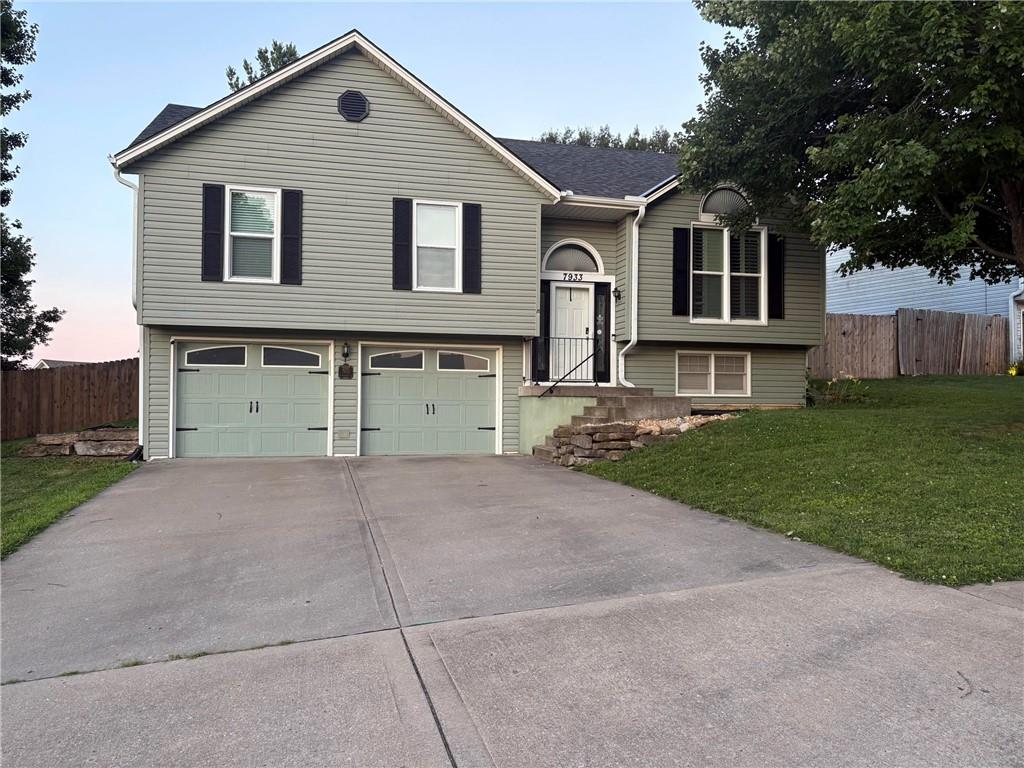 7933 N WYOMING Court, Kansas City, MO 64118 photo