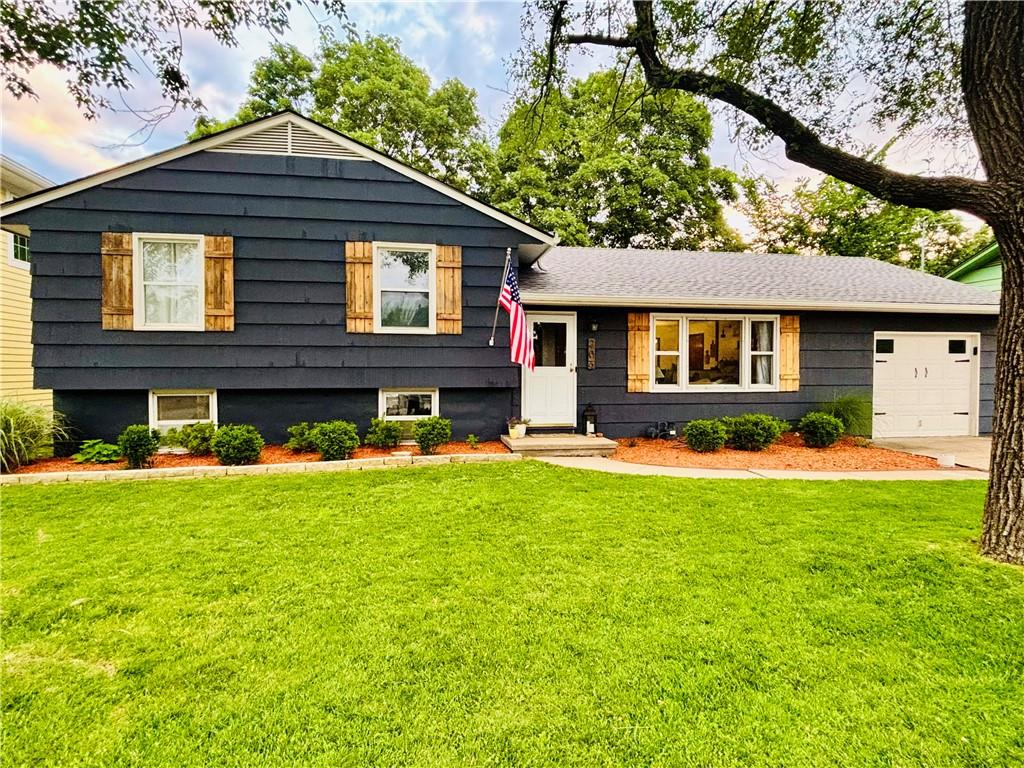 206 NW North Shore Drive, Lake Waukomis, MO 64151 photo