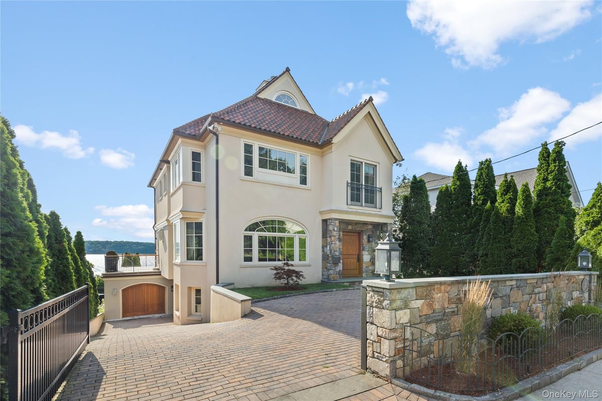 33 Livingston Avenue, Dobbs Ferry, NY 10522