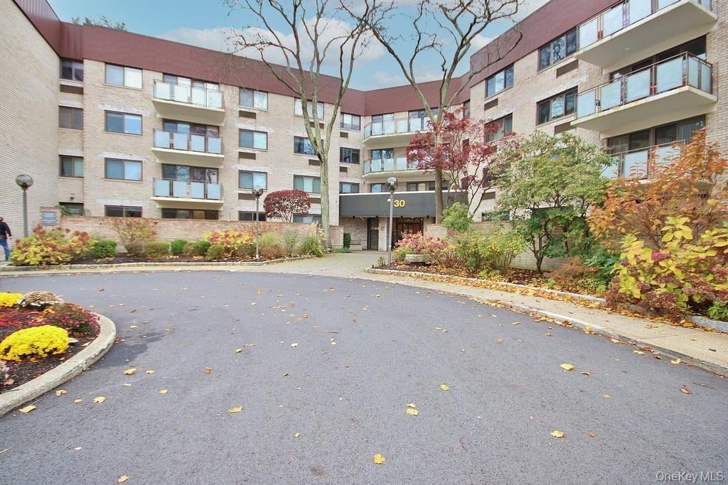 30 Greenridge Avenue #3G, White Plains, NY 10605