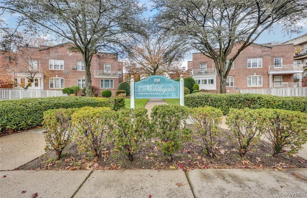 250 Central Avenue #119, Lawrence, NY 11559