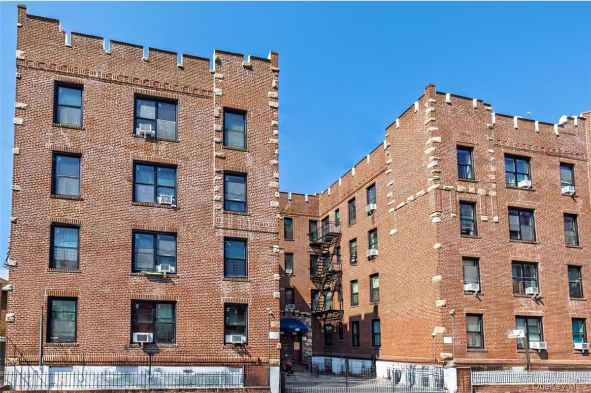 910 Dinsmore Avenue, Far Rockaway, NY 11691