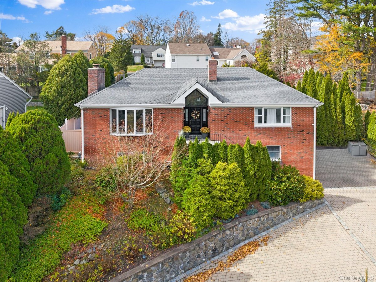 6 Hunting Ridge Road, White Plains, NY 10605